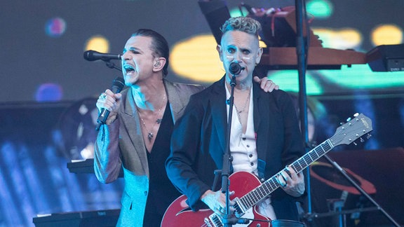Depeche Mode, Saenger Dave Gahan, Gitarrist und Saenger Martin Gore (vlnr.) live auf Global Spirit Tour in der Berliner Waldbuehne am 24.07.2018