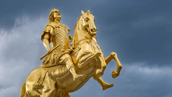 Denkmal August der Starke bei Gewitterstimmung in Dresden