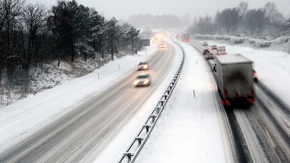 Behinderungen durch Schnee im Straßenverkehr