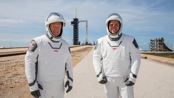 Die beiden Raumfahrer Robert Behnken und Douglas Hurley vor dem ersten Startversuch.